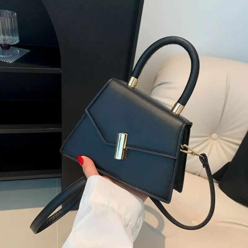 Sling Shoulder Bag U12 - Black / 21X7X16cm / 1 POLITICSLADY